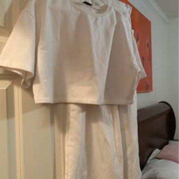 Clothes - Picture 7 of 8